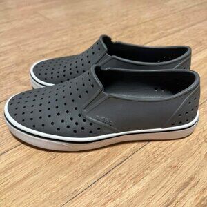 Brand NEW! Natives Boys Size 5